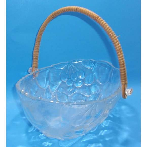 Large Oval Clear Glass Fruit Bowl Easter Egg Basket Decor w/ Rattan-Bamboo Handl - Picture 5 of 10